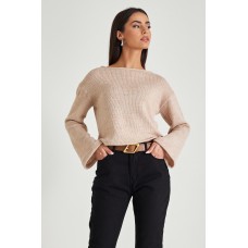 Πλεκτό μπεζ με έντονο μανίκι